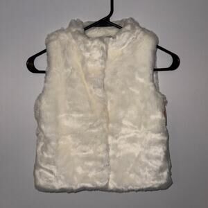 Carter’s Girls Fur Vest Size 6X – Ivory White Sleeveless